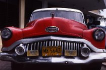 16 (◙) Le automobili americane degli anni 50' e 60' sono tipiche di Cuba